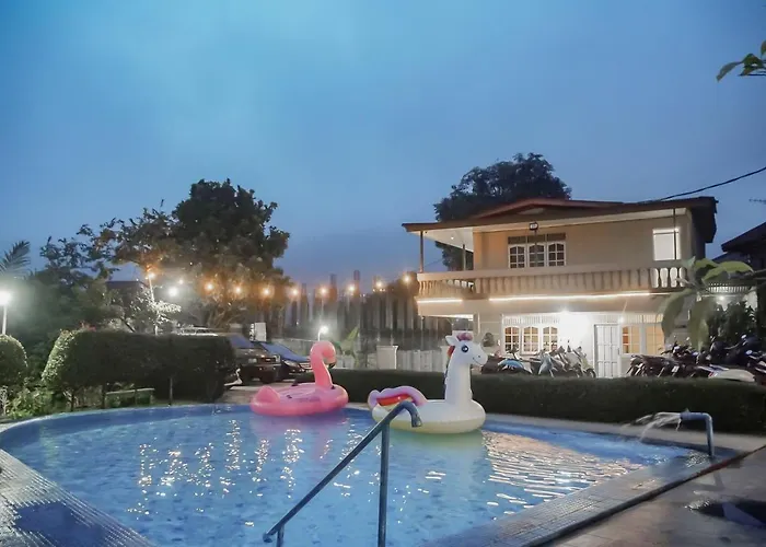 RedDoorz near Taman Safari 2 Hotel Bogor