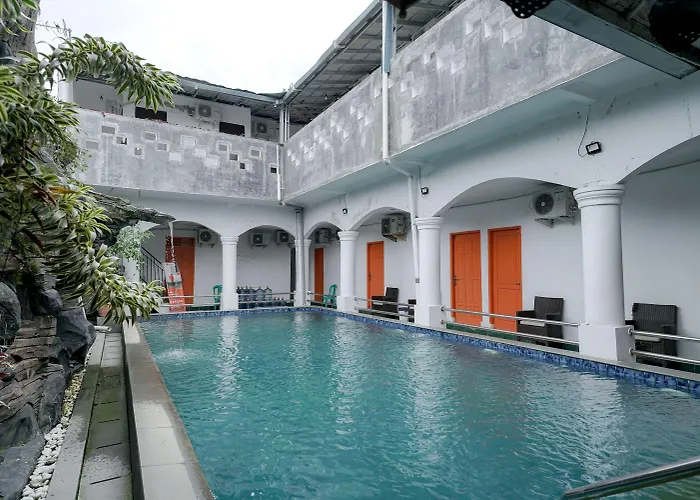 RedDoorz Syariah near Exit Toll Puncak Hotel Bogor